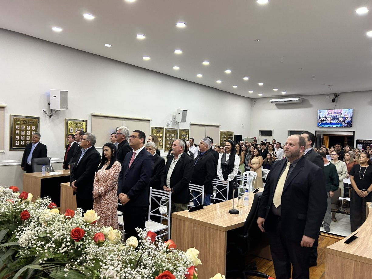 Evento em comemoração ao aniversário da cidade marca entrega de títulos de cidadania