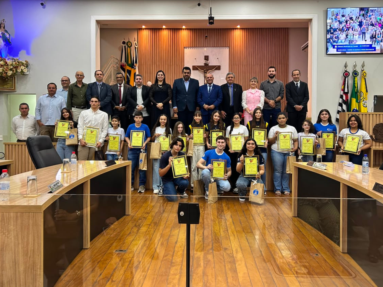 Medalha Rui Barbosa e Prêmio Aluno Nota 10 são entregues em Sessão Solene