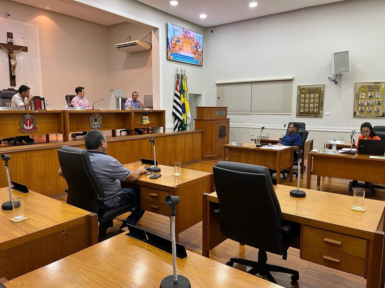 Reunião com o Secretário de Obras do município é realizada no Poder Legislativo.