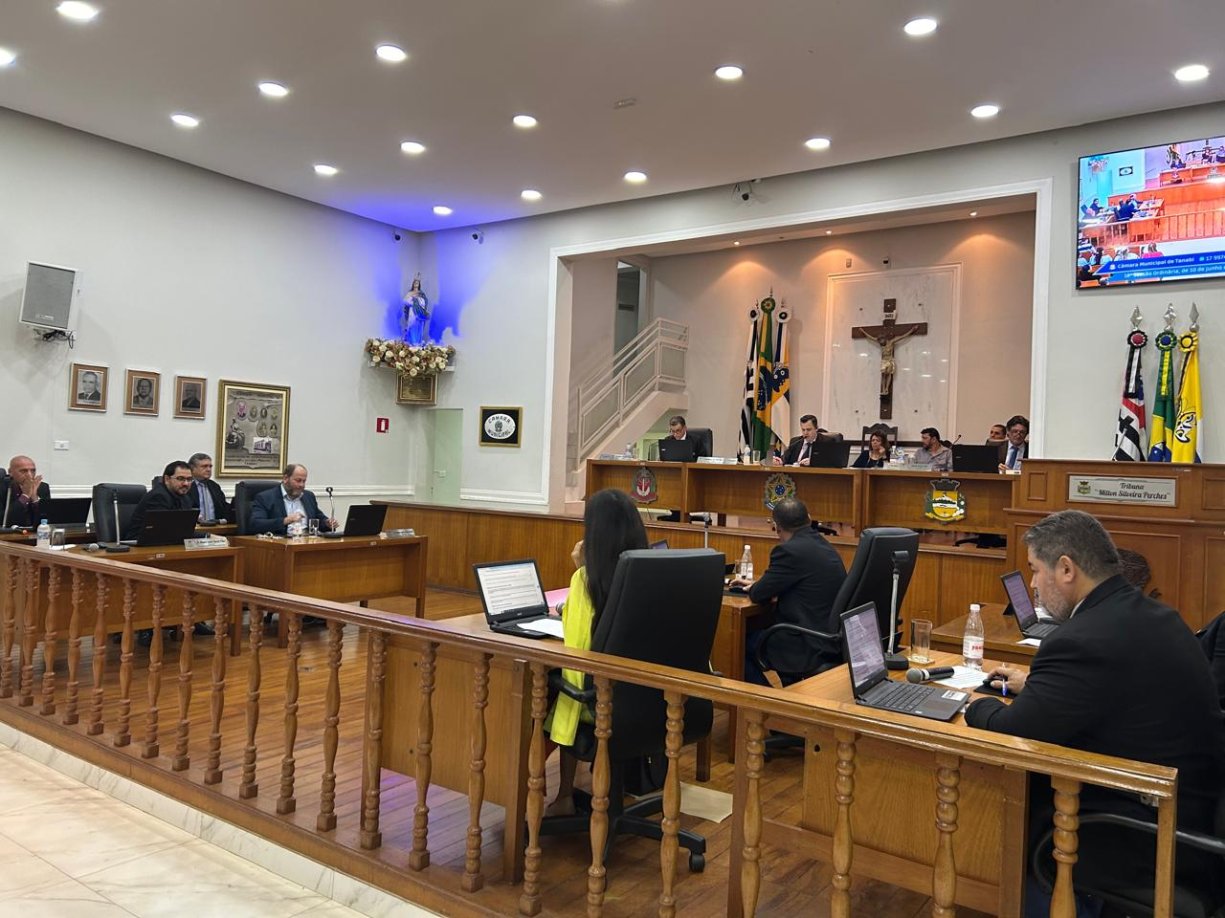 Sem todos os dados, Prefeitura responde a requerimento sobre cargos de confiança