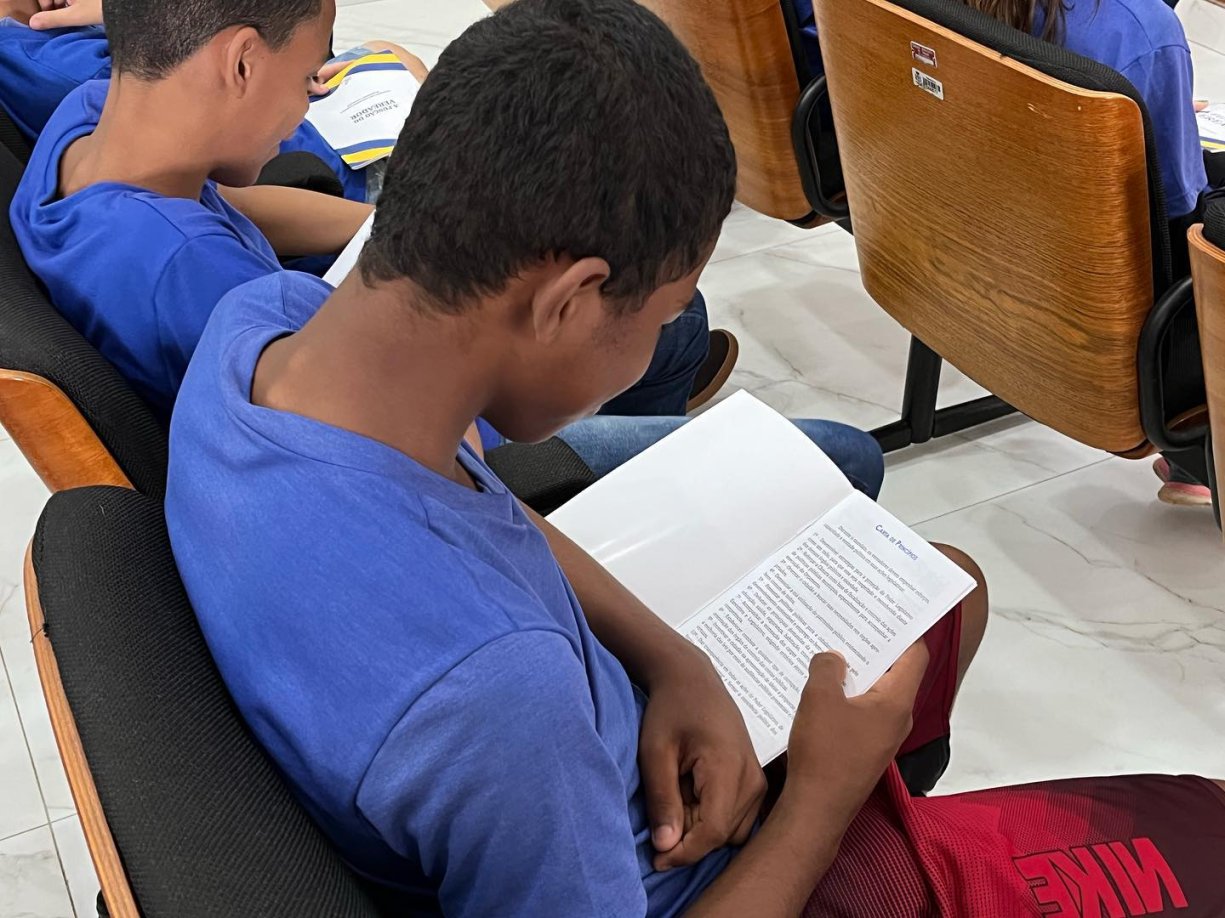 Poder Legislativo recebe alunos de escola do município.