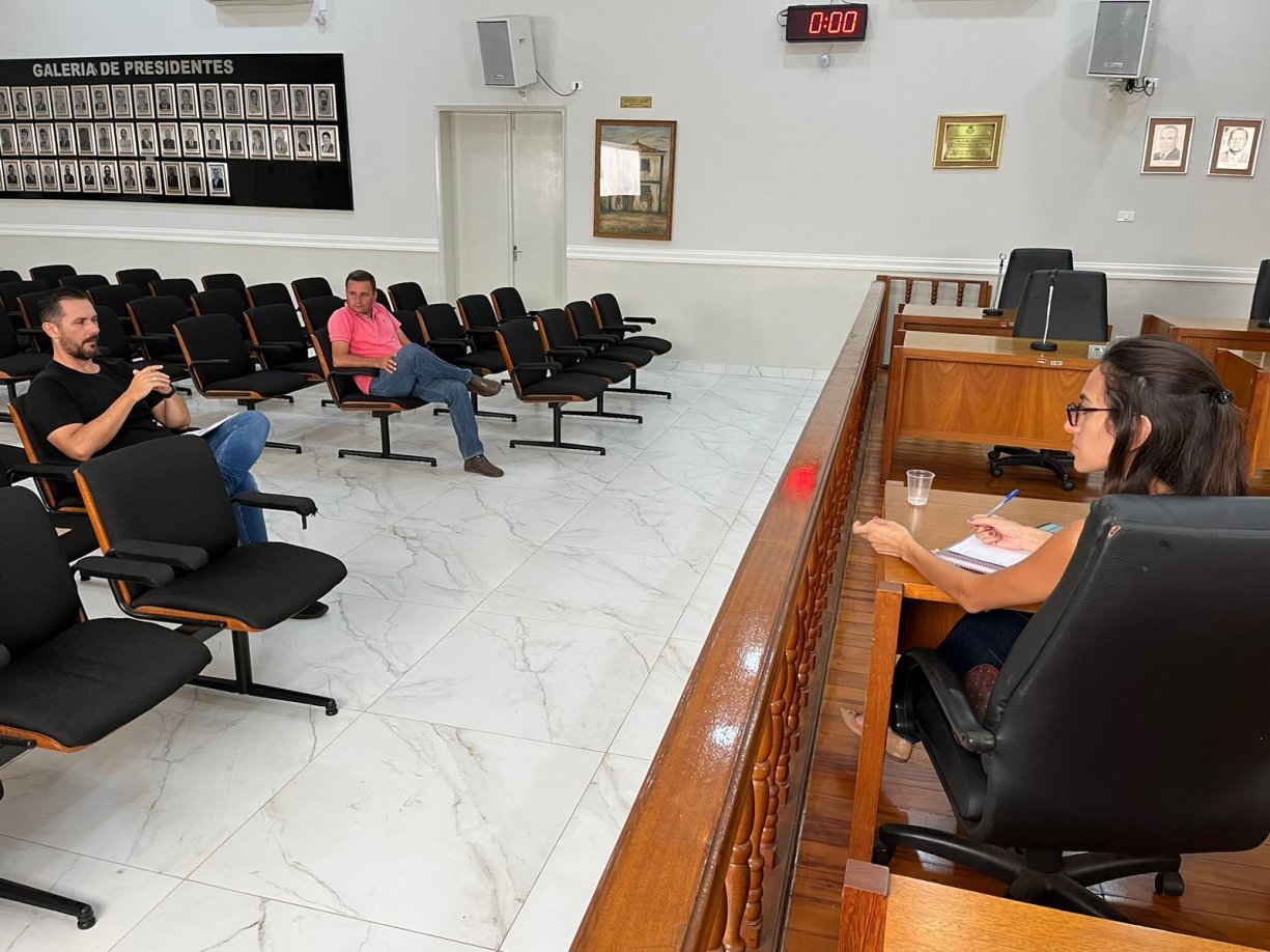 Secretário de Serviços Gerais e Diretor de Trânsito comparecem no Poder Legislativo.