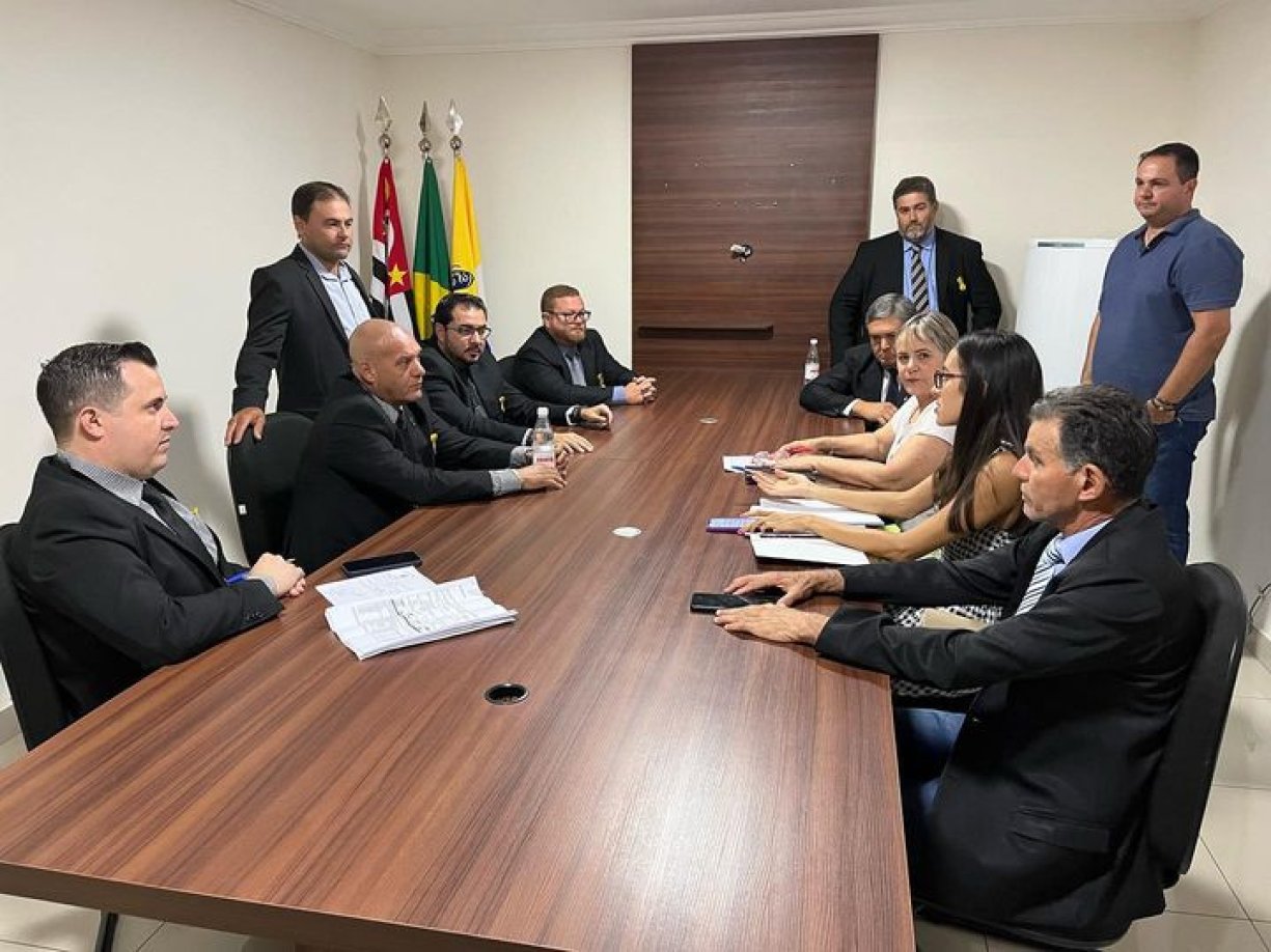 Reunião com a Secretária da Educação é realizada na Câmara.