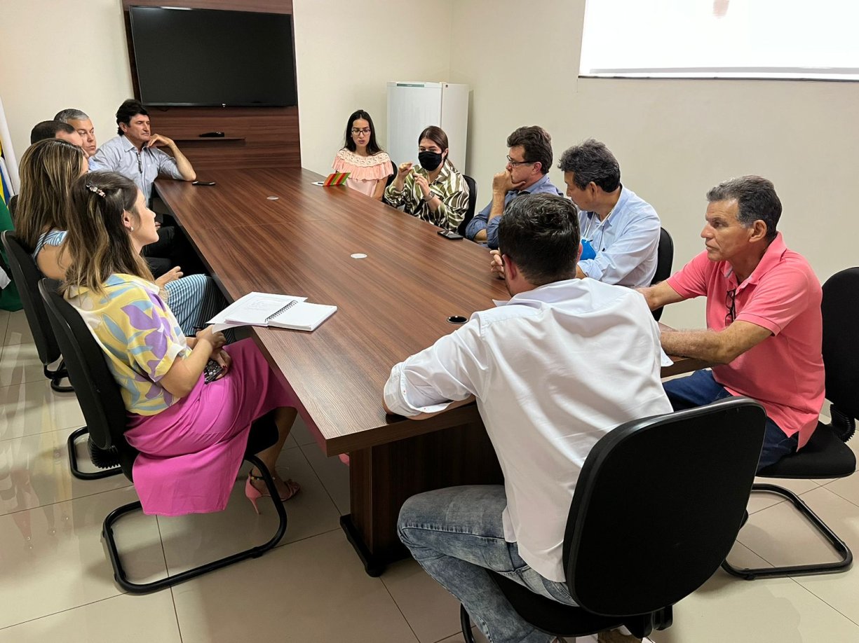 Gerentes bancários comparecem na Câmara Municipal.