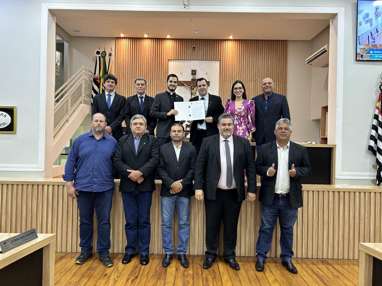 Novo padre de paróquia de Tanabi recebe moção de congratulações