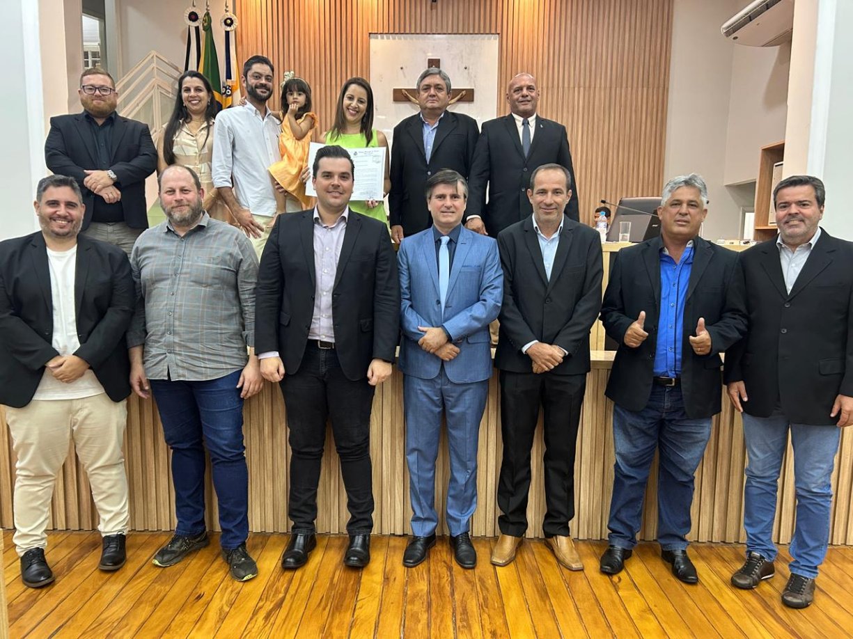 Daiana Sá do Amaral Cecilio recebe moção de aplausos