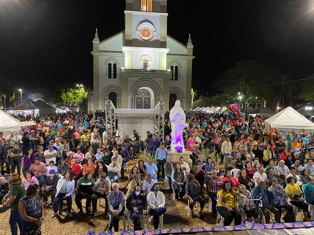 Semana de Arte e Cultura inicia com apresentações e show de Lourenço e Lourival e Valter Jr. e Vinicius.