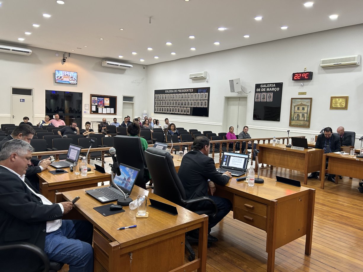 Vereadores fazem questionamento sobre pagamento a atletas e técnicos esportivos