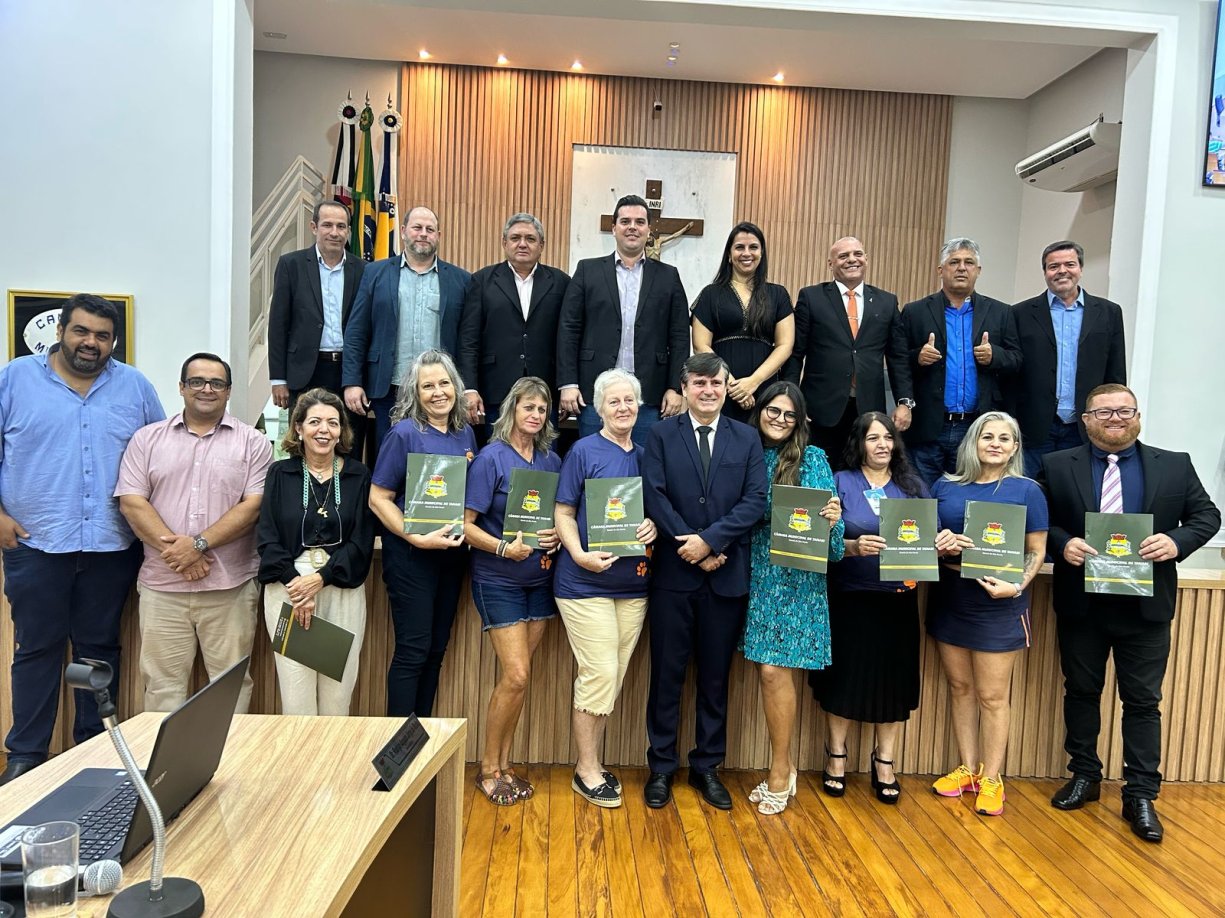 Moção de aplausos homenageia protetores de animais de Tanabi