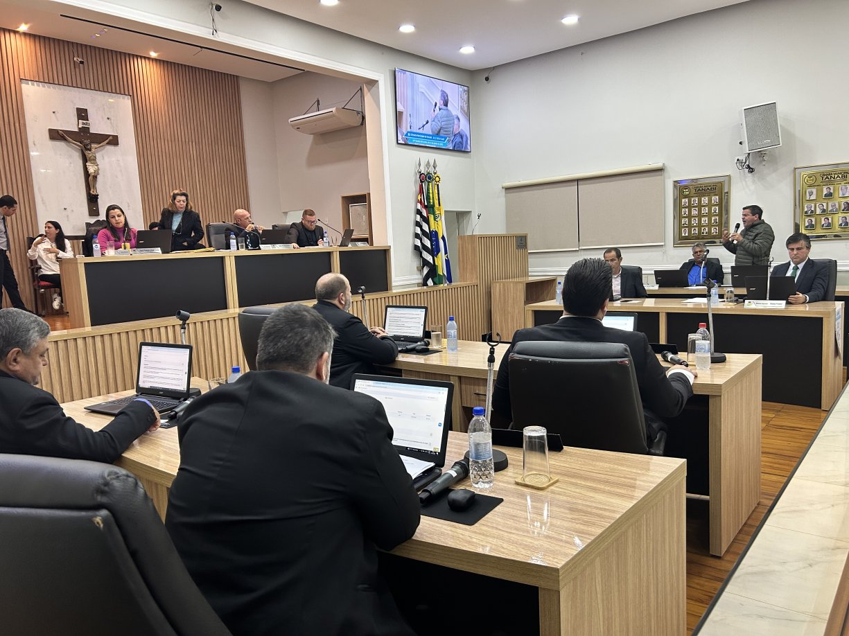 Projeto cria 104 vagas concursadas e consolida 41 vagas de confiança na Prefeitura