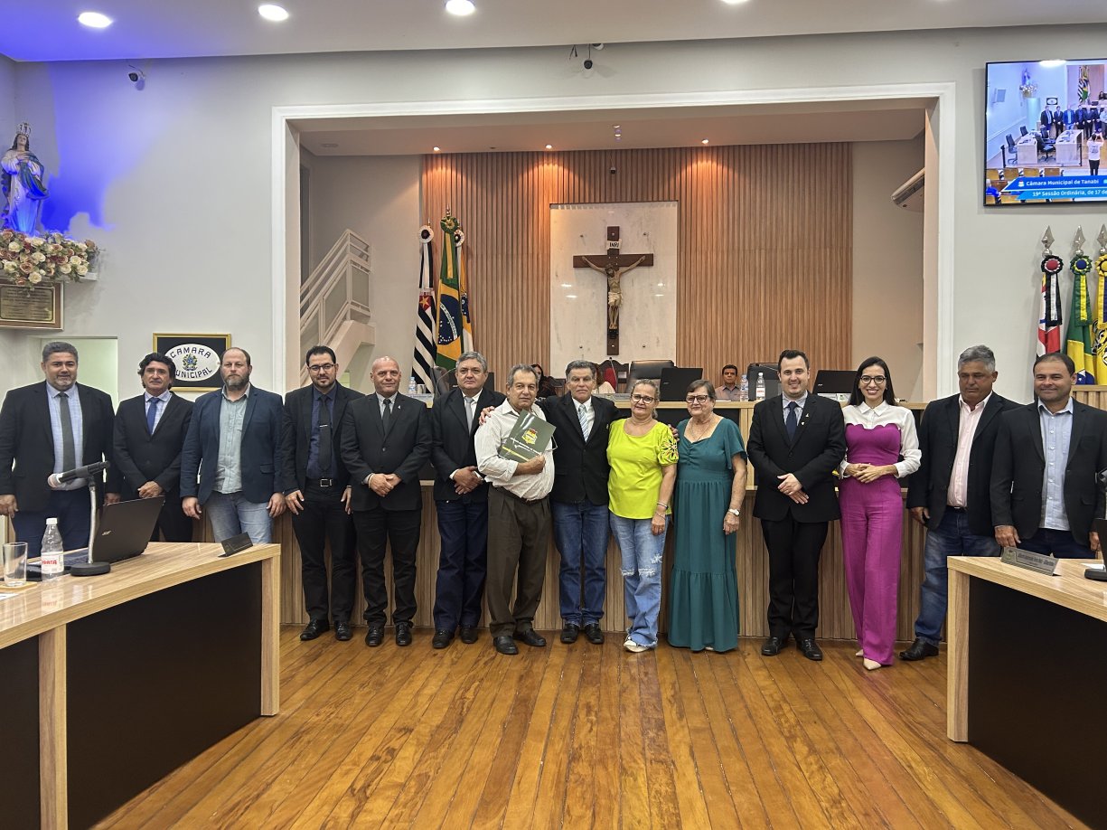 Aparecido Donizete Fernandes, do Lar dos Idosos, recebe moção de aplausos