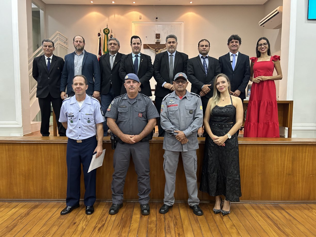 Profissionais da segurança pública recebem Medalha Tiradentes