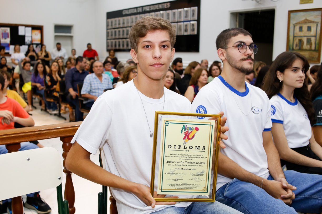 Câmara Realiza Sessão Solene de Entrega do Prêmio Aluno Nota 10.