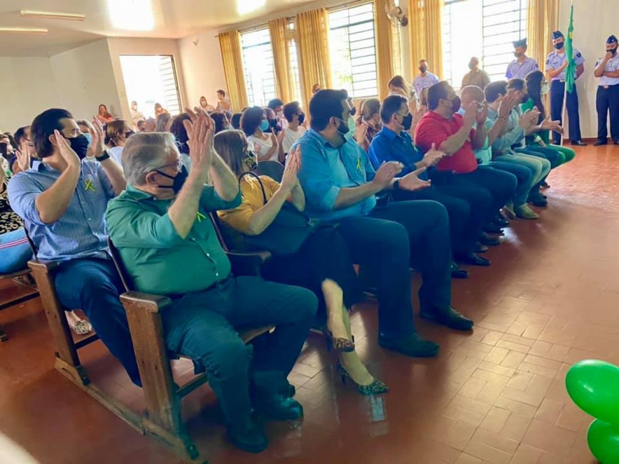 Vereadores participam de evento realizado pela escola Padre Fidélis em comemoração ao Dia da Independência