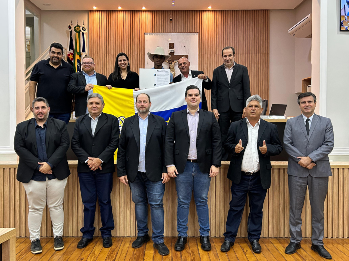 Andrey Barbosa Santos recebe Moção de Aplausos da Câmara