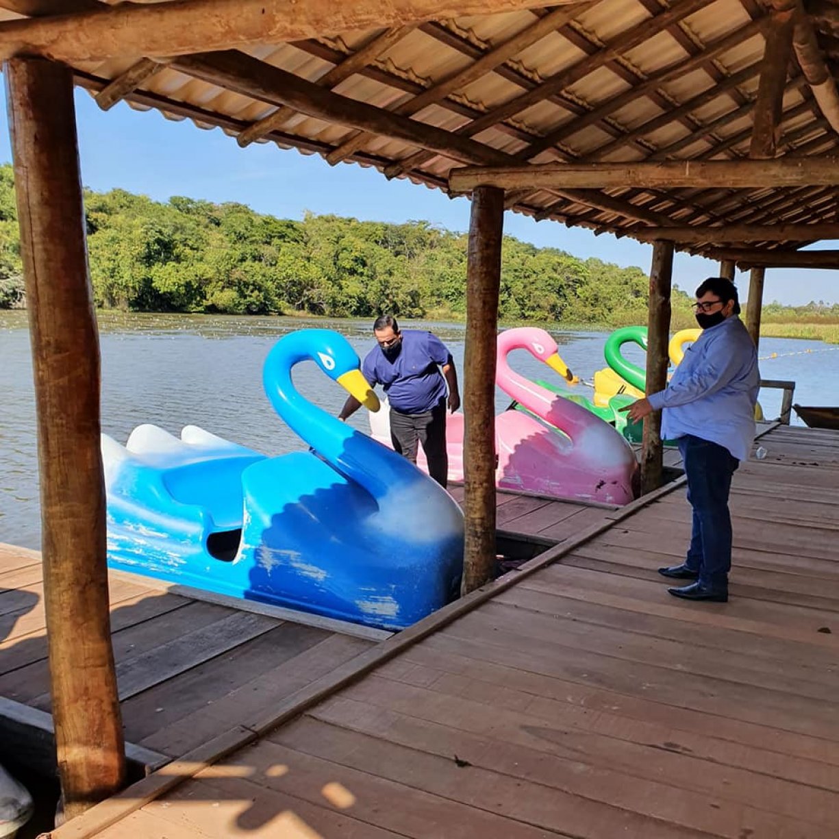 Vice-presidente da Câmara, Du Coxinha, visita área de lazer de Cosmorama