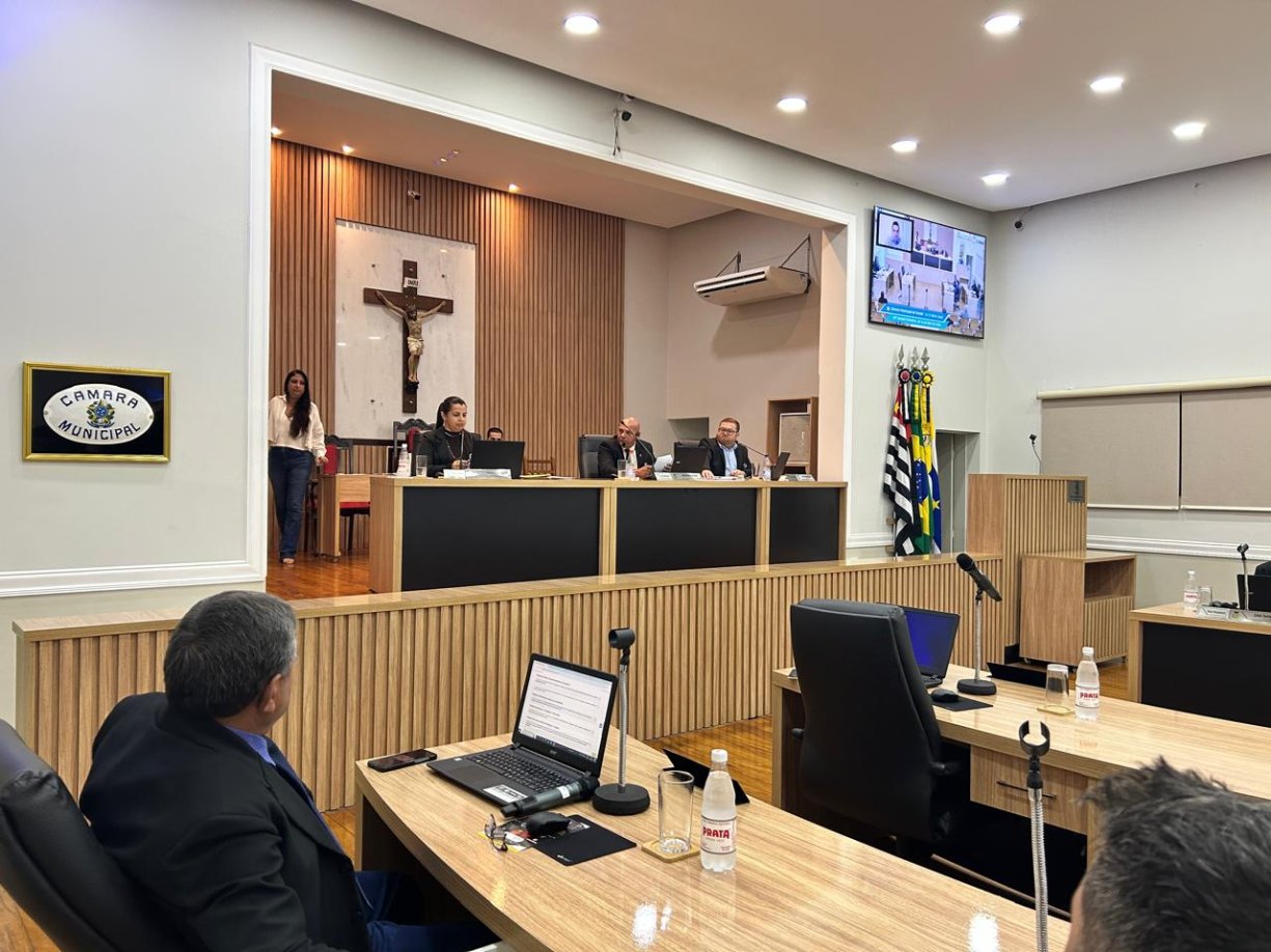 Ginásio e Fundo Social de Solidariedade são objeto de requerimentos na Câmara
