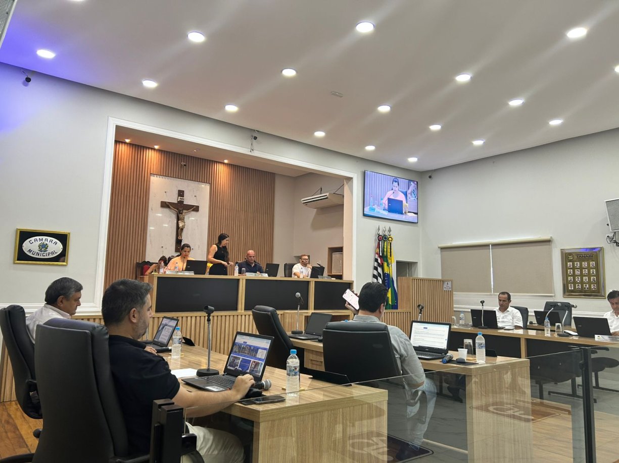 Servidores da Câmara obtêm reajuste nos salários e no auxílio-alimentação