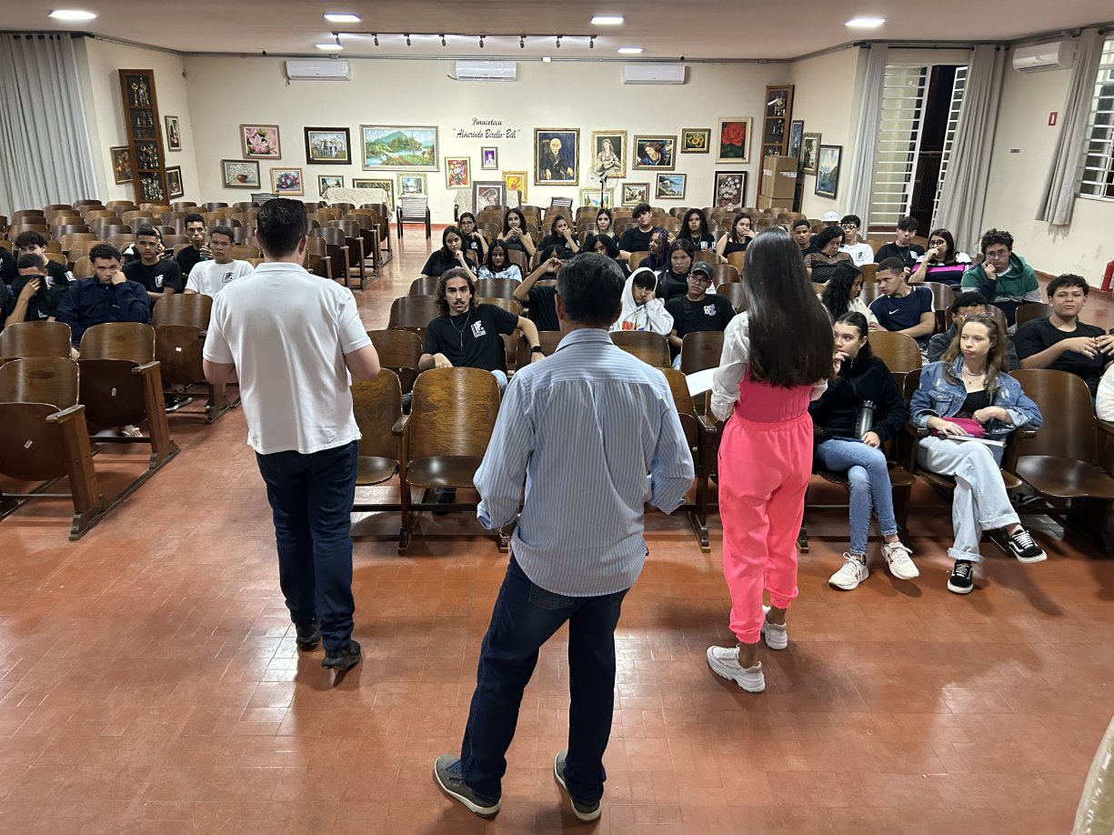Câmara participa de atividade com alunos da Escola Estadual Padre Fidélis