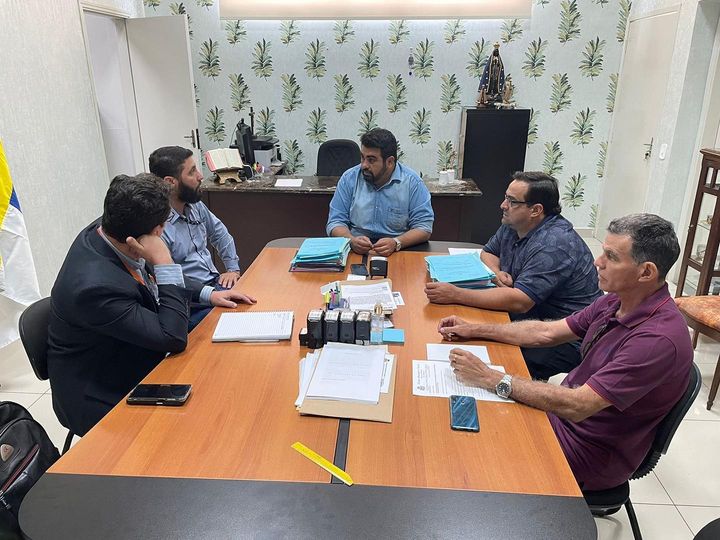 Presidente da Câmara, Dú Coxinha e vereador, Tenente Canela, se reúnem com prefeito e representantes da CPFL.