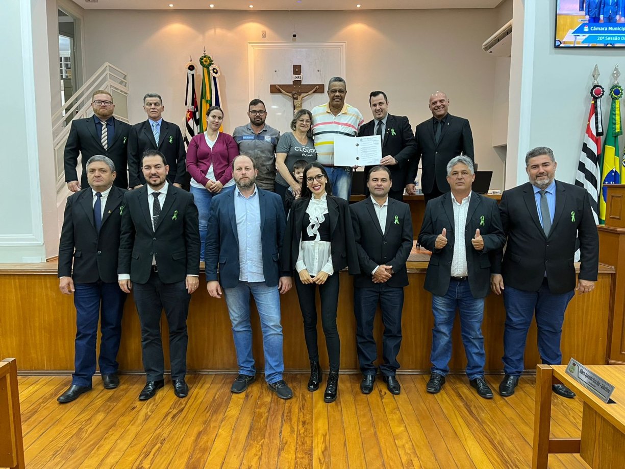 Vereadores protocolam Moção de Aplausos ao belo trabalho realizado por servidor público.