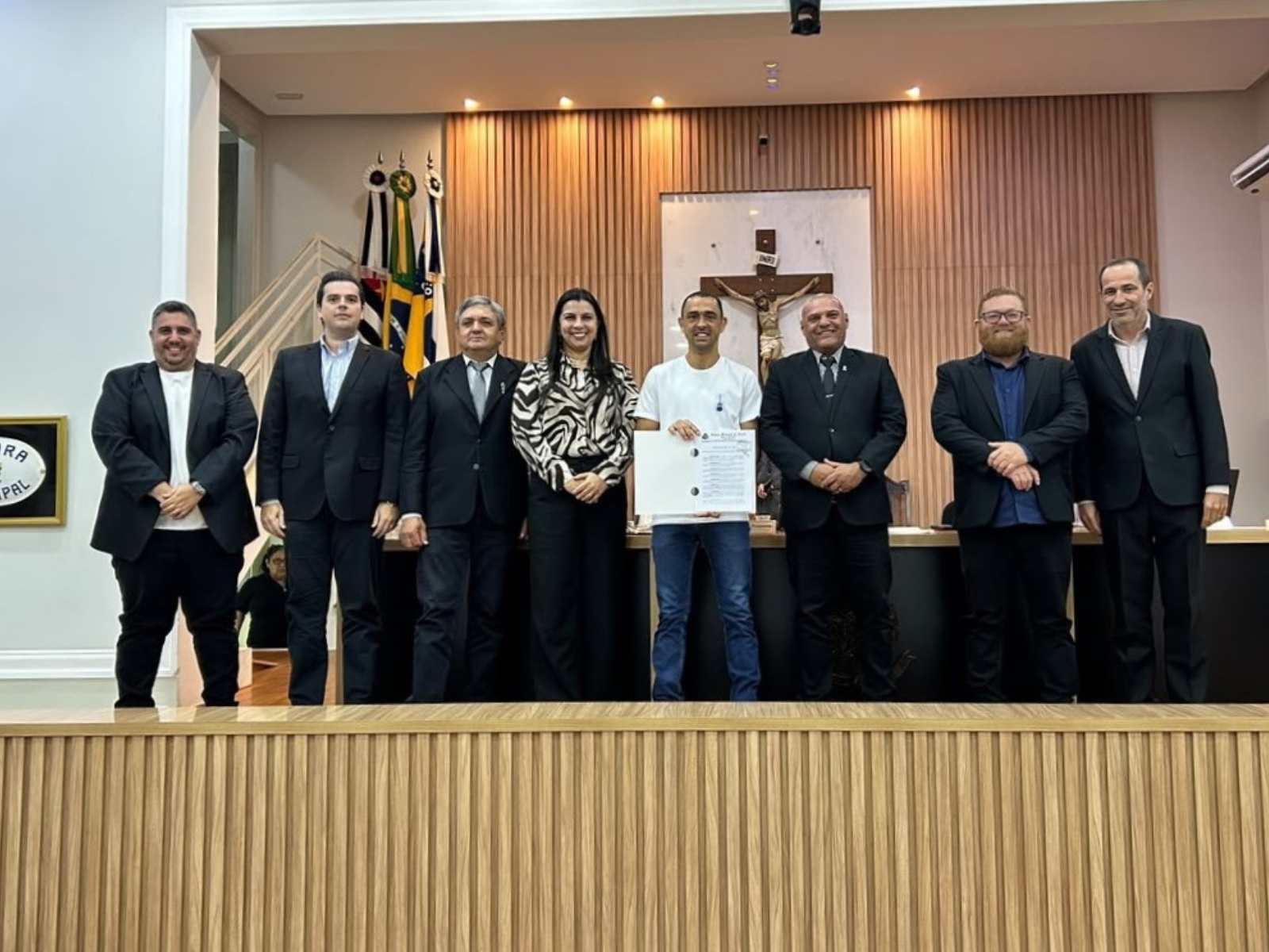 Giovani Lázaro recebe homenagem por trajetória de destaque nas corridas