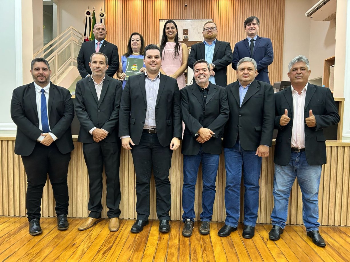Após prêmio estadual, escola João Portugal é homenageada na Câmara
