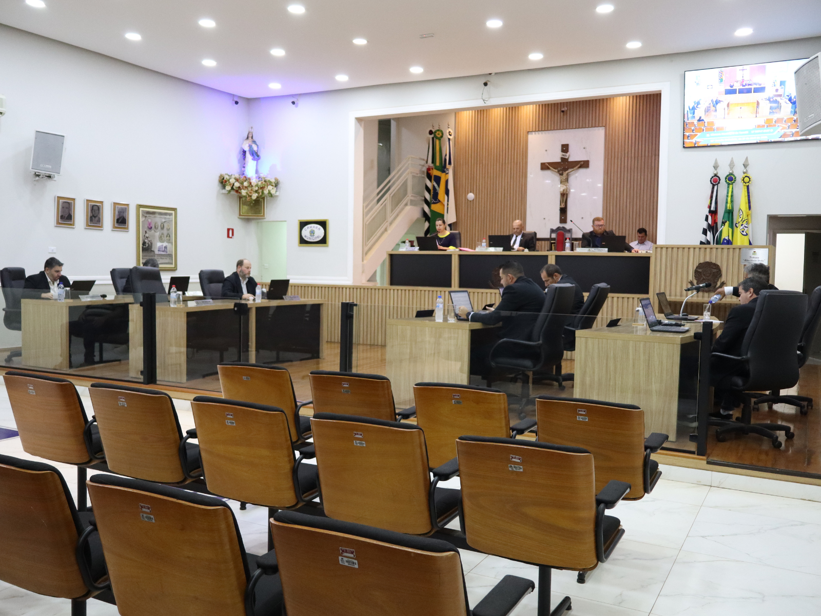 Projetos do Executivo atualizam quadro funcional e reorganizam estrutura administrativa de Tanabi