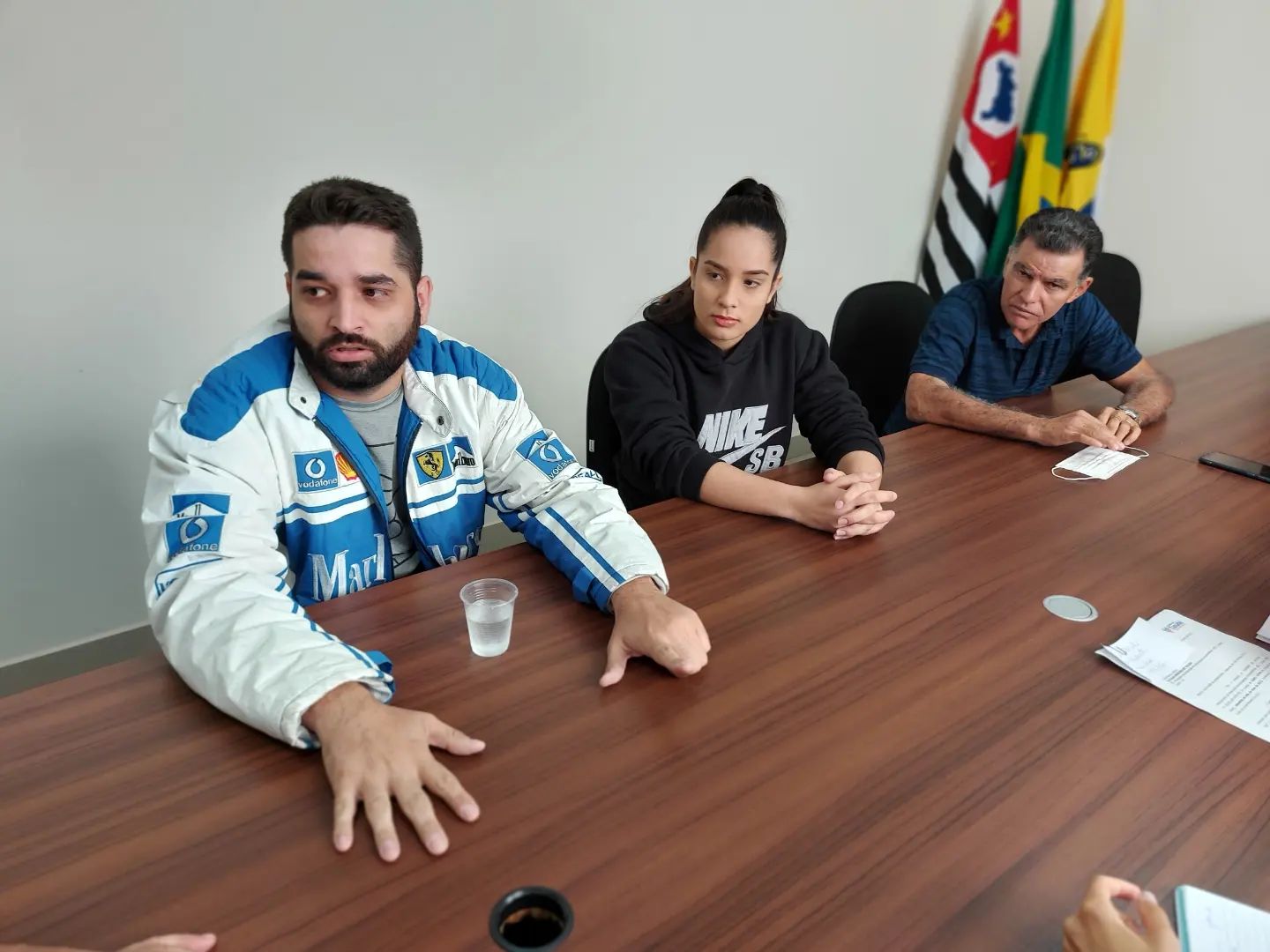 Vereadores recebem representantes da Associação Estudantil.