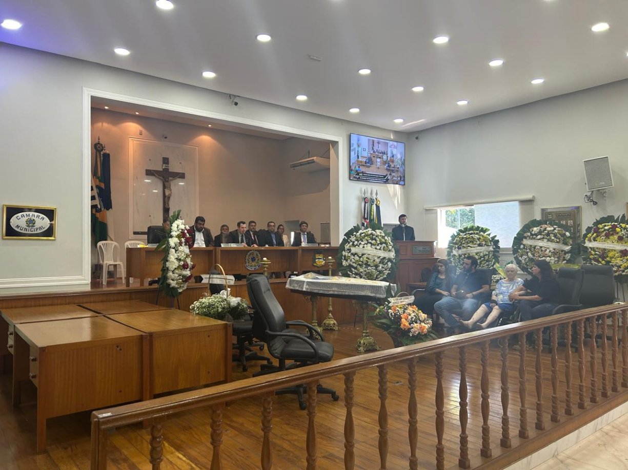 Sessão solene presta homenagem póstuma a Milton Silveira Perches
