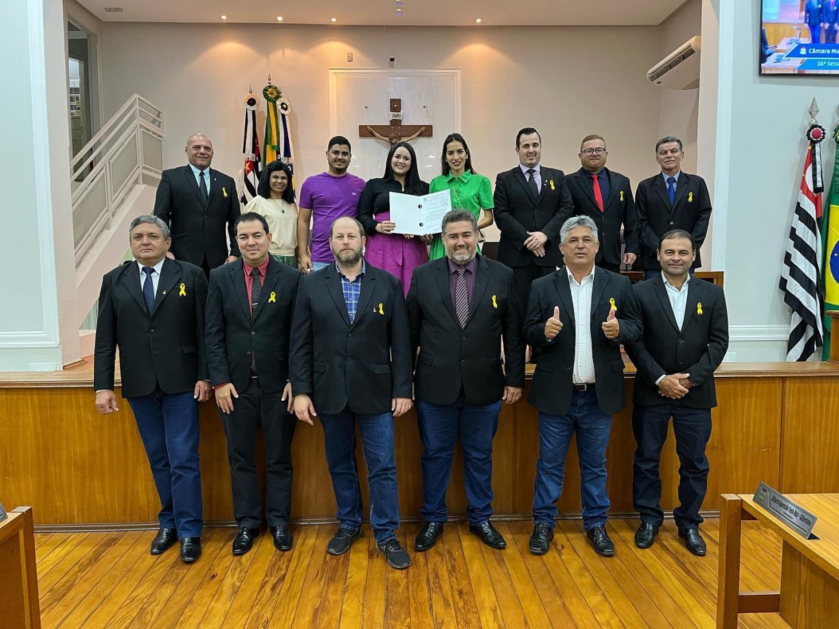 Juliane Schincaglia recebe Moção de Aplausos da Câmara Municipal de Tanabi.