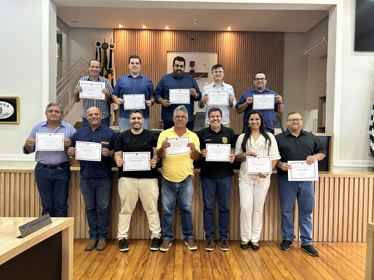Vereadores da nova legislatura, prefeito e vice são diplomados