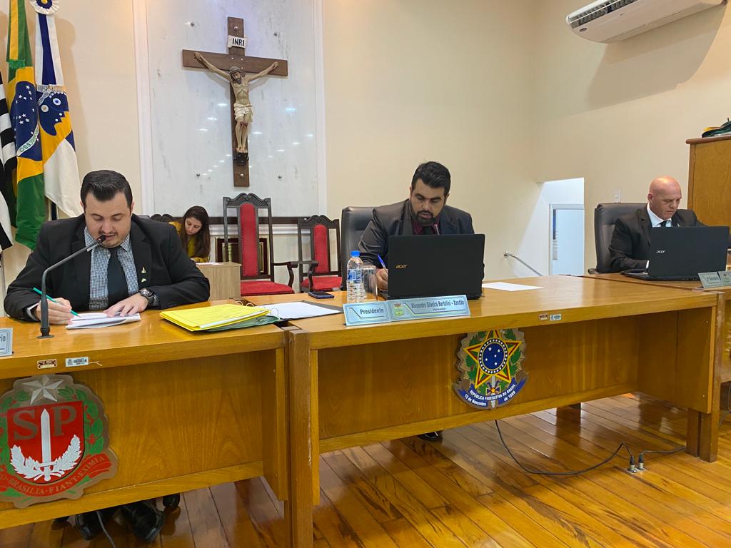 Câmara concede o Título de Cidadã Emérita Tanabiense à professora Maria Eunice Salomão.