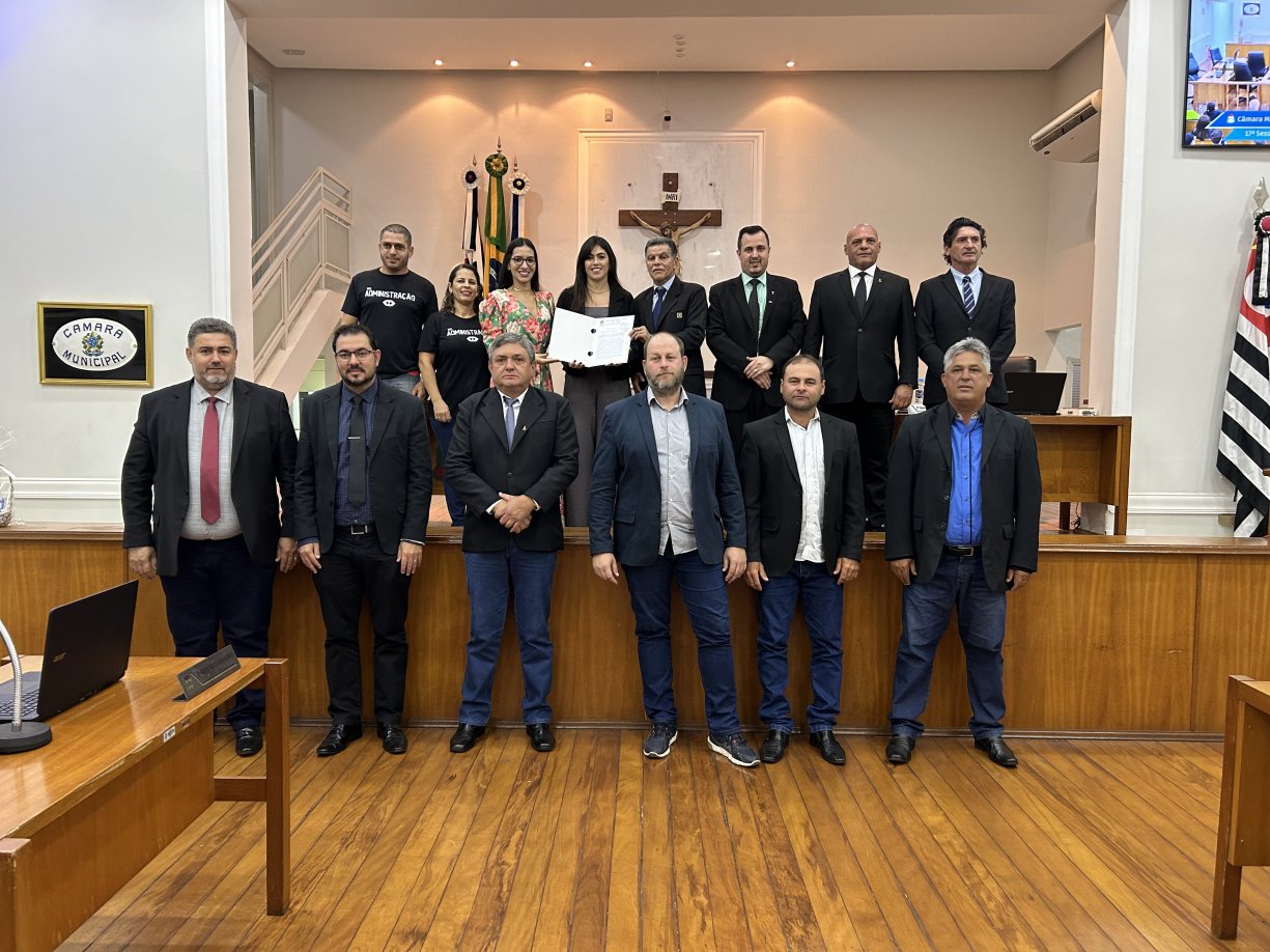Professora Rose Perpétuo do Nascimento recebe moção de aplausos