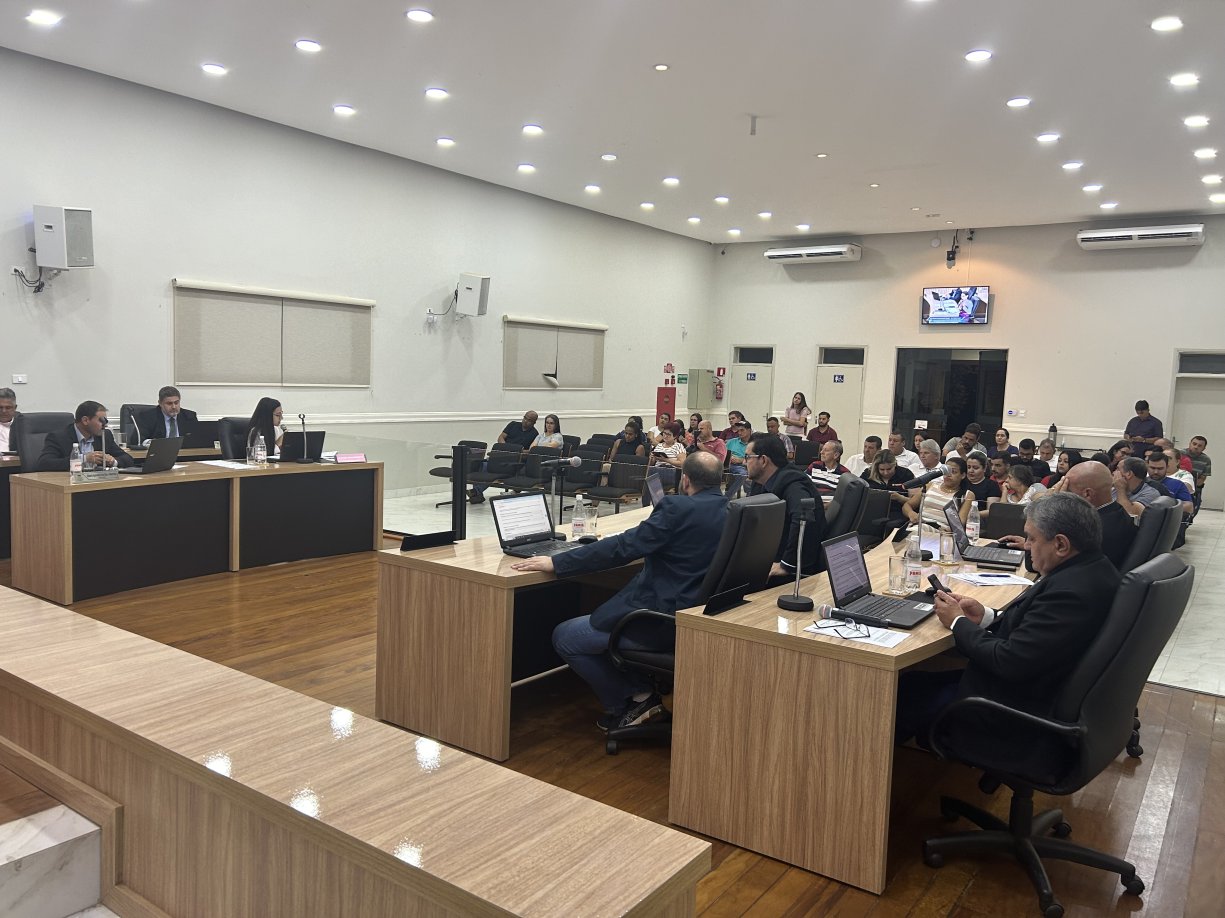 Projeto que muda horário de atendimento das farmácias é aprovado em 1ª discussão