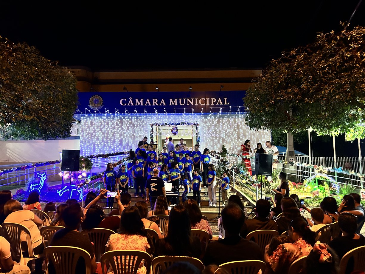 Projeto Guri e chegada do Papai Noel marcam inauguração do presépio da Câmara