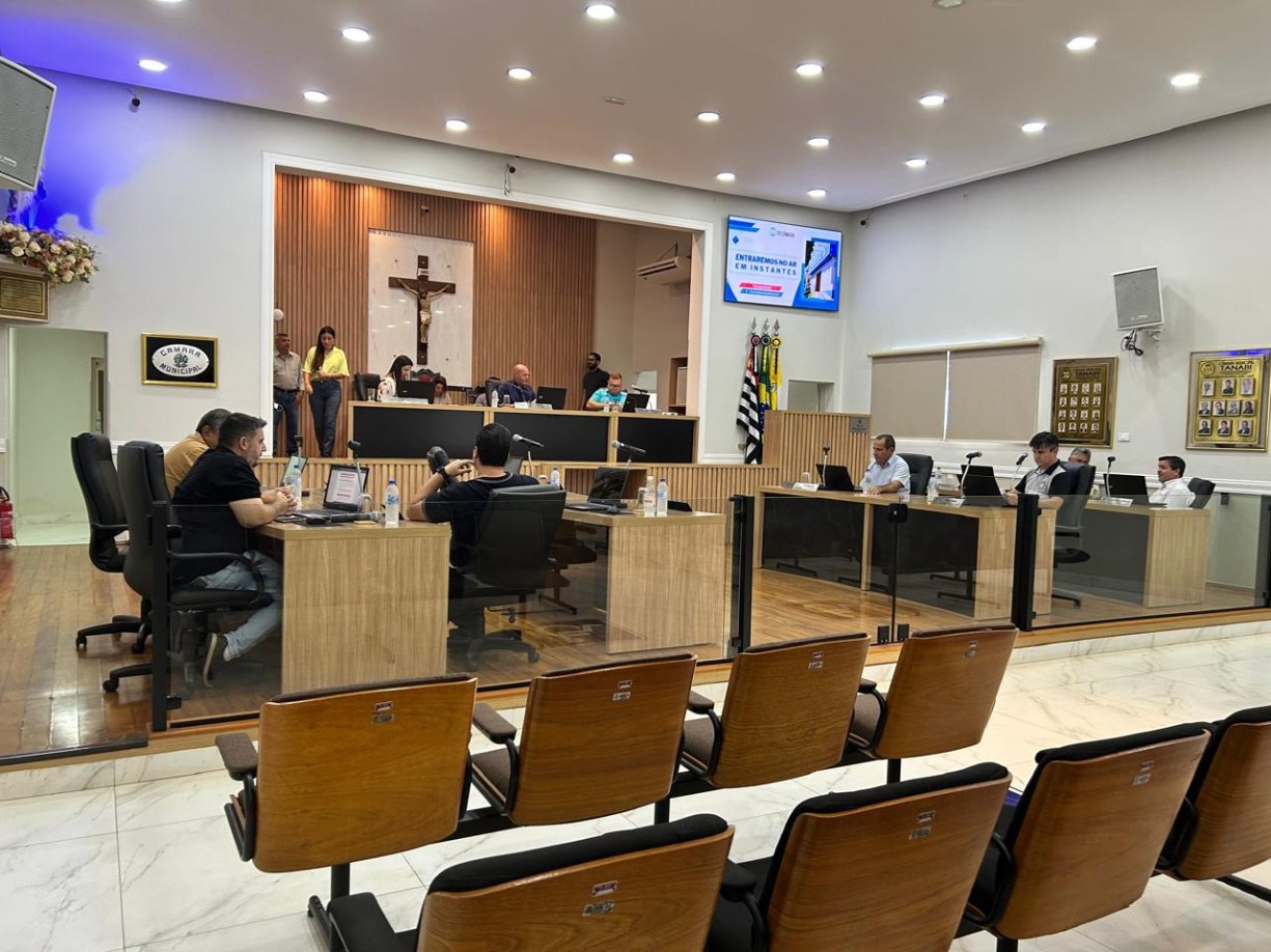 Câmara aprova projeto que cria 77 vagas efetivas na estrutura da Prefeitura