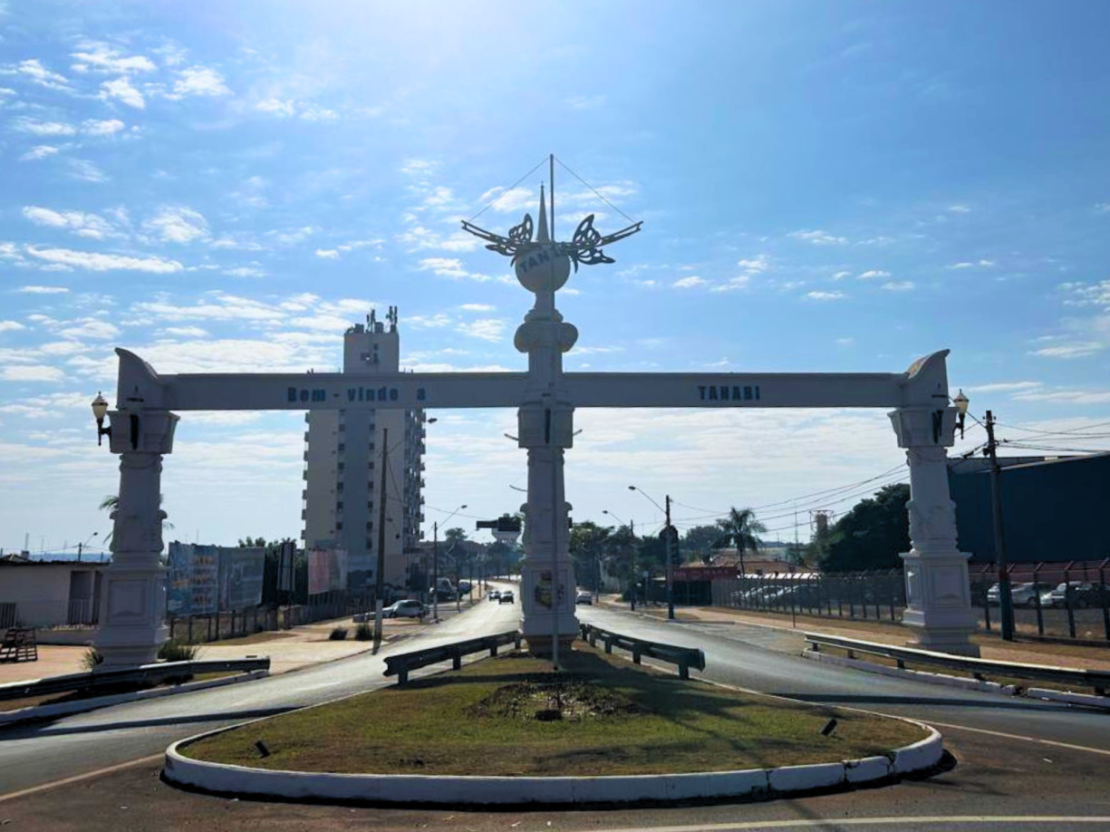 Portal da Avenida Bechara Nassar Frange recebe nome de Francisco Lopes de Oliveira