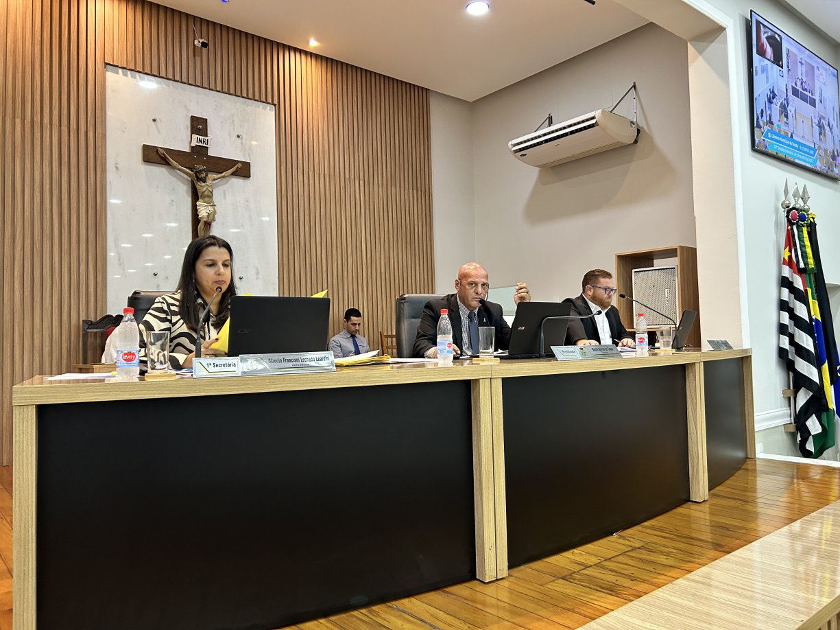 Vereadores questionam prefeito sobre área de lazer da Avenida Diego Carmona Garcia